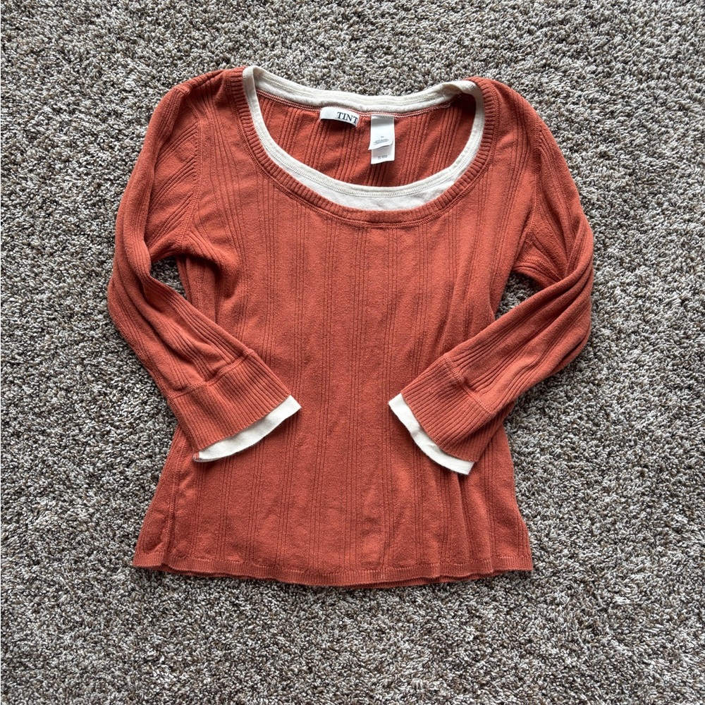 TNA Women's Rust Ribbed Long Sleeve Top with Cream Trim